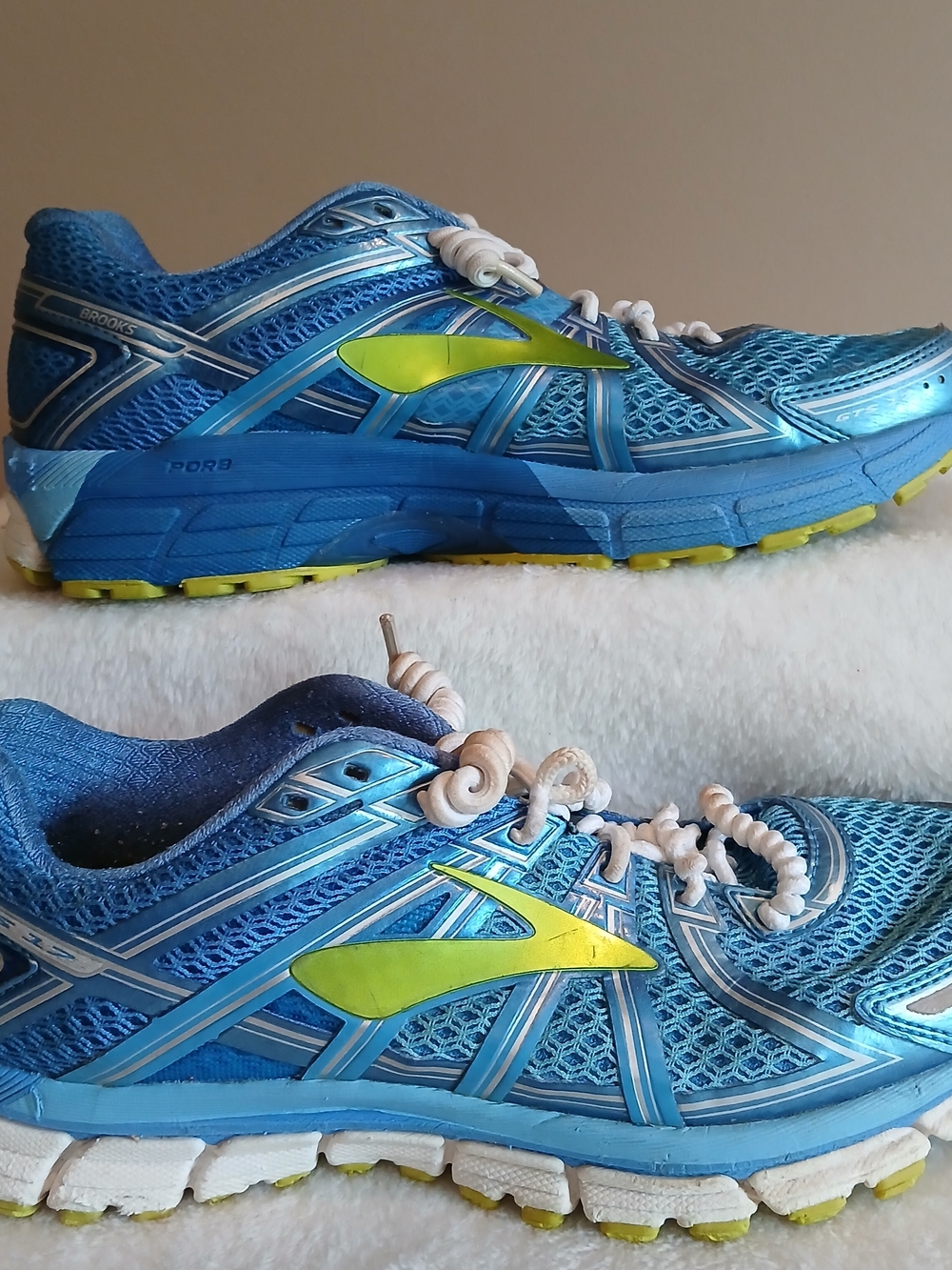 Brooks Blue and Neon Green Women's Running Shoes Sz 8.5 - Picture 4 of 9